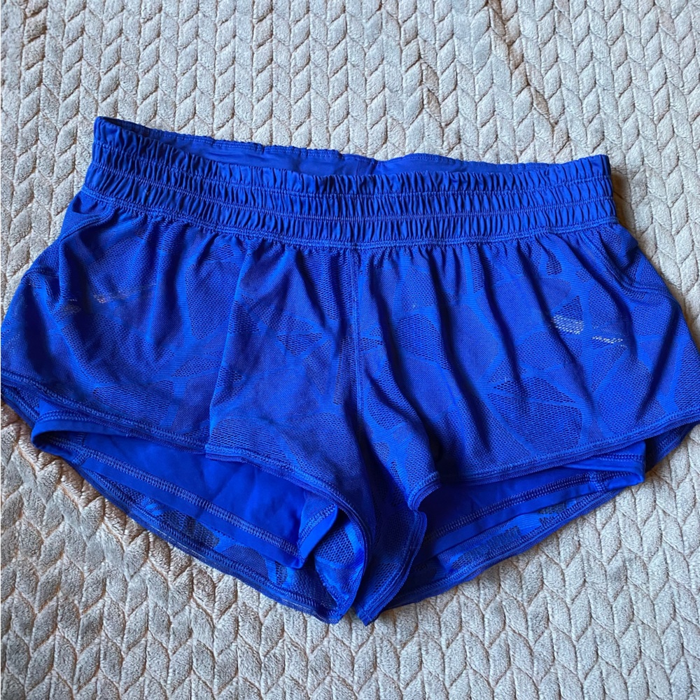 LULULEMON. Women’s shorts.